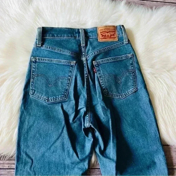 New Levi’s High Waisted Taper Jeans Sz 24 - Picture 9 of 10